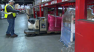 Motorized Pallet Truck Safety - Image 3