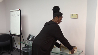 Safe Lifting In Office Environments - Image 2